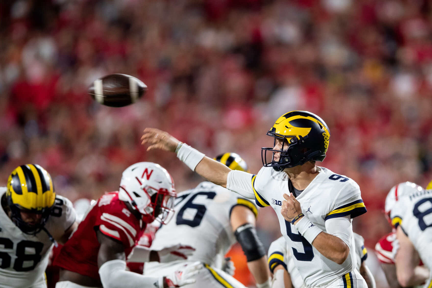 101021-owh-spo-nebmichigan-ar42.JPG
